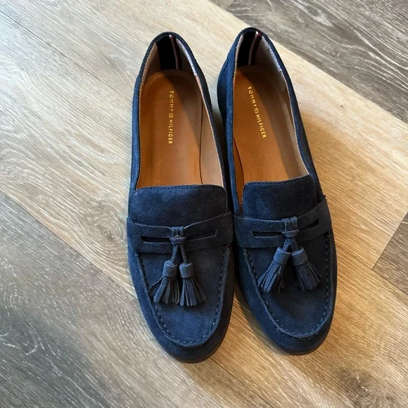 Like New! Tommy Hilfiger suede loafer - Picture 8 of 11
